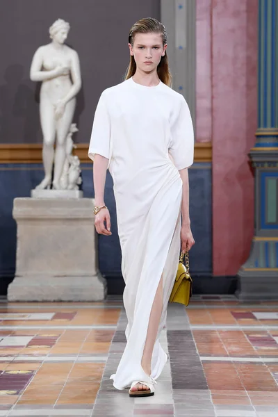 Look 13